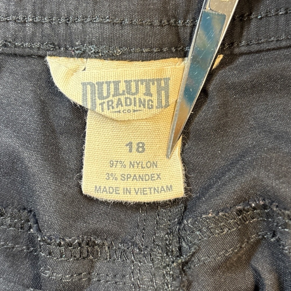 Duluth Trading Co Cargo Shorts Womens 18 Navy Dry on the Fly Hiking Outdoor Work - Picture 3 of 9